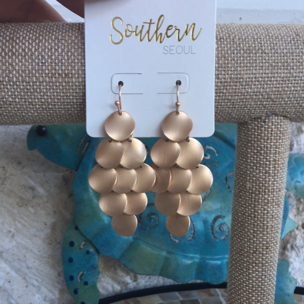 LAST SETMatte Finish goldtone Chandelier earrings - Picture 4 of 6